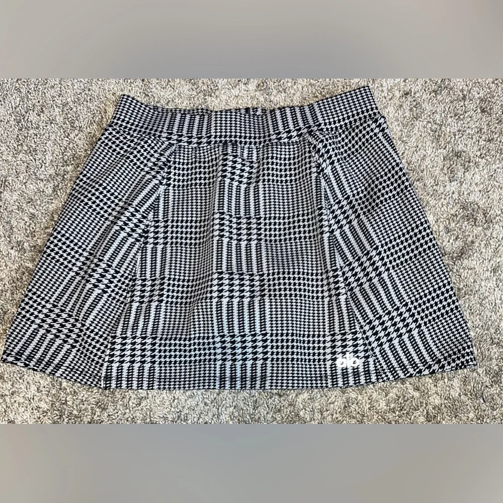 NWOT Alo Yoga Jacquard Glenplaid Tennis Skirt Titanium / Black Size XXS
